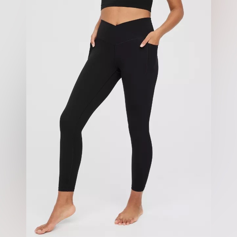 OFFLINE by Aerie black crossover high-waisted leggings w/ pockets